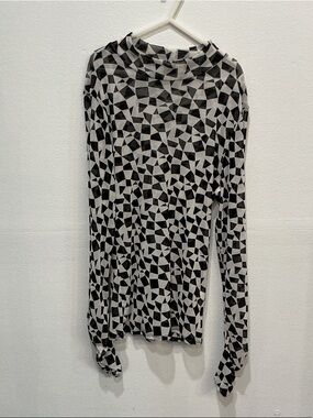 Lily Star Black & White Geometric Long-Sleeve Top